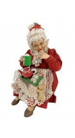 MRS CLAUS SITTING FOR TEA TIME 20CM